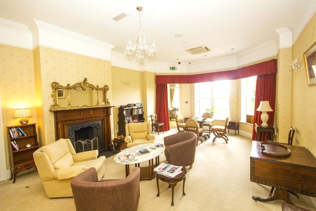 Emlagh House Hotel ดิงเกิล ภายนอก รูปภาพ