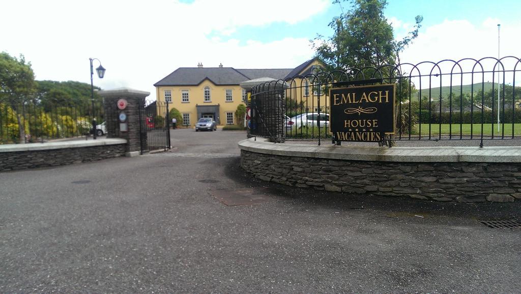 Emlagh House Hotel ดิงเกิล ภายนอก รูปภาพ