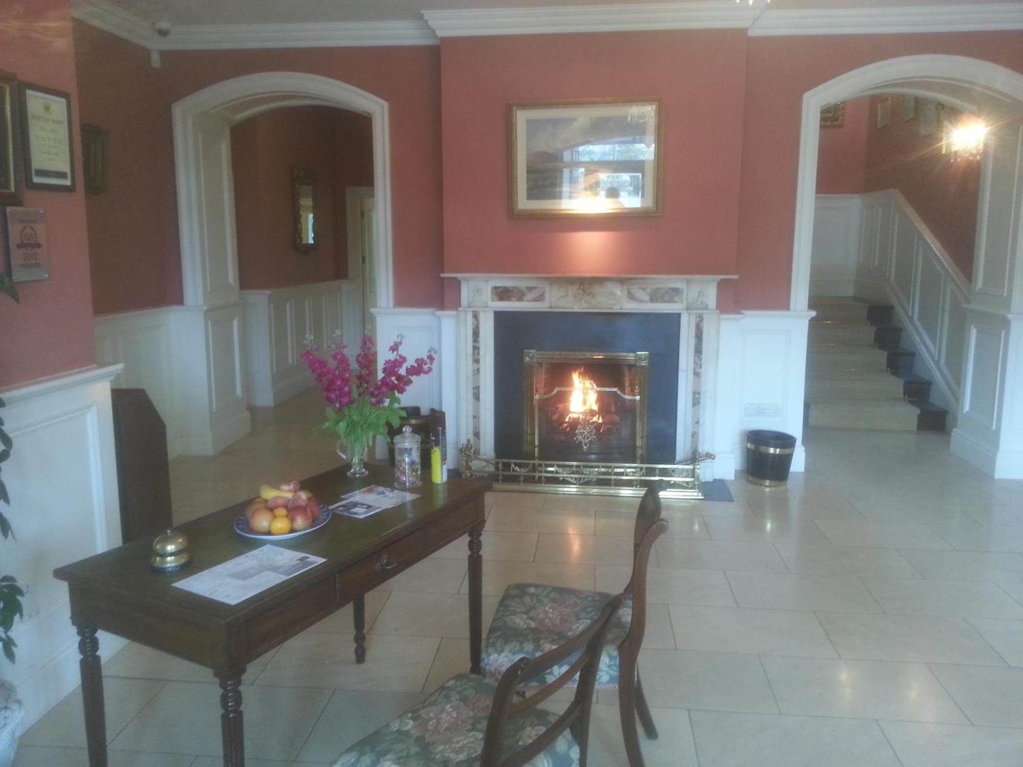 Emlagh House Hotel ดิงเกิล ภายนอก รูปภาพ