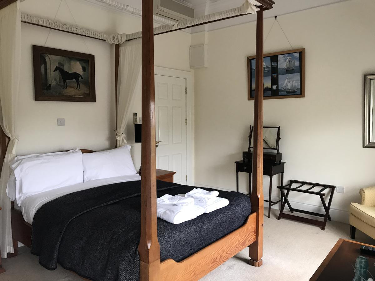 Emlagh House Hotel ดิงเกิล ภายนอก รูปภาพ