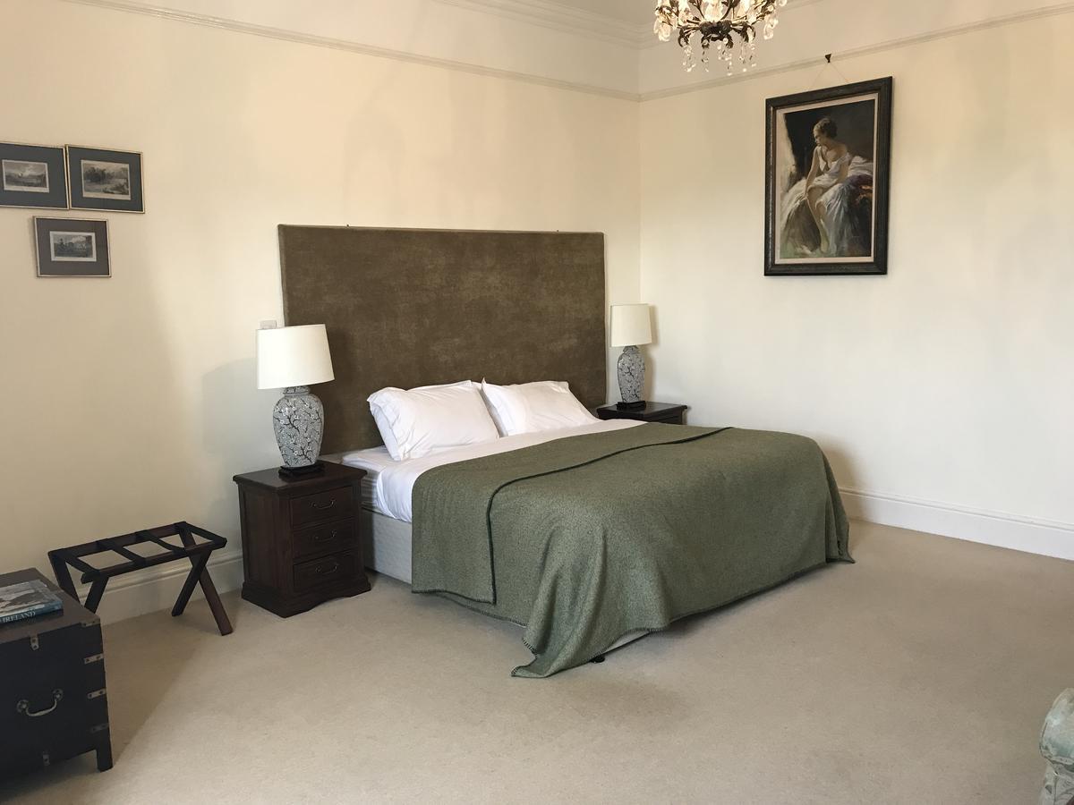 Emlagh House Hotel ดิงเกิล ภายนอก รูปภาพ