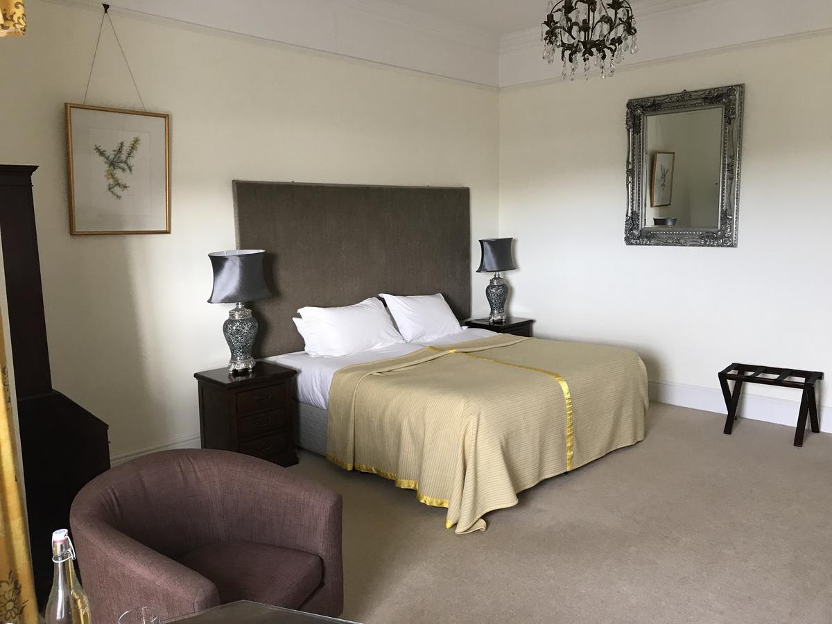 Emlagh House Hotel ดิงเกิล ภายนอก รูปภาพ