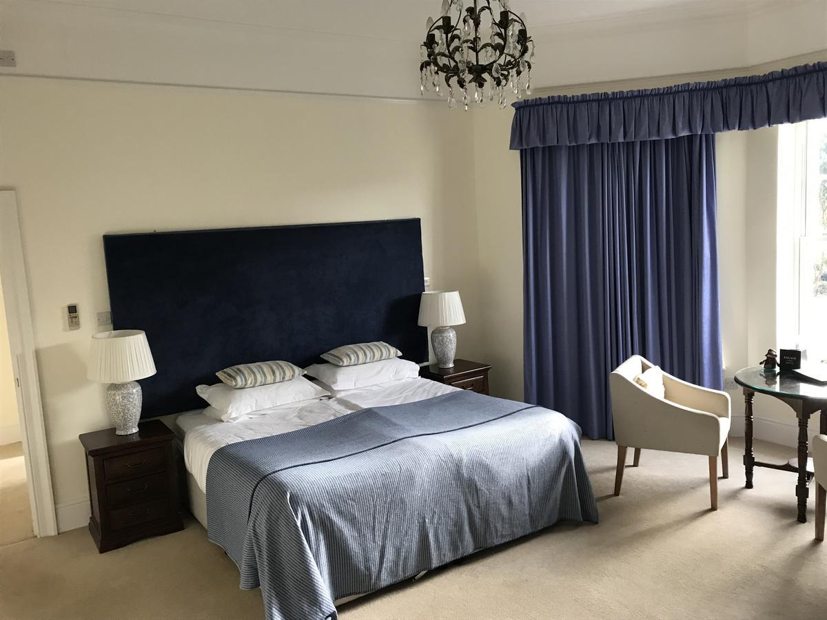 Emlagh House Hotel ดิงเกิล ภายนอก รูปภาพ