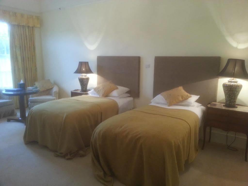 Emlagh House Hotel ดิงเกิล ภายนอก รูปภาพ